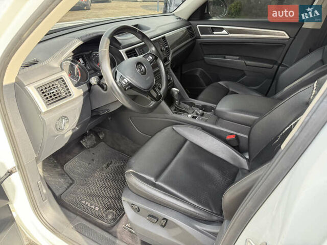 Белый Фольксваген Atlas, объемом двигателя 3.6 л и пробегом 171 тыс. км за 15200 $, фото 9 на Automoto.ua