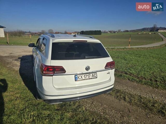 Белый Фольксваген Atlas, объемом двигателя 3.6 л и пробегом 130 тыс. км за 21500 $, фото 2 на Automoto.ua