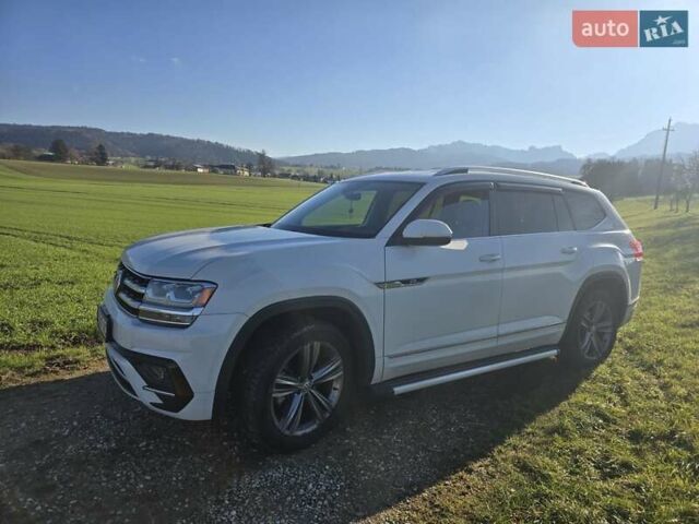 Белый Фольксваген Atlas, объемом двигателя 3.6 л и пробегом 130 тыс. км за 21500 $, фото 1 на Automoto.ua