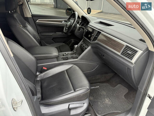 Белый Фольксваген Atlas, объемом двигателя 3.6 л и пробегом 171 тыс. км за 15200 $, фото 7 на Automoto.ua