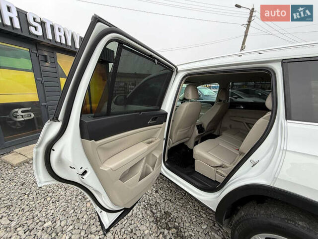 Білий Фольксваген Atlas, об'ємом двигуна 2 л та пробігом 133 тис. км за 17600 $, фото 45 на Automoto.ua