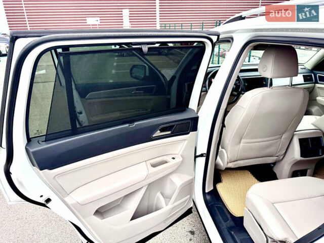 Белый Фольксваген Atlas, объемом двигателя 3.6 л и пробегом 142 тыс. км за 25000 $, фото 19 на Automoto.ua