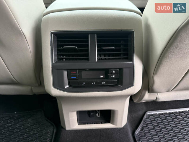 Белый Фольксваген Atlas, объемом двигателя 2 л и пробегом 133 тыс. км за 18200 $, фото 35 на Automoto.ua