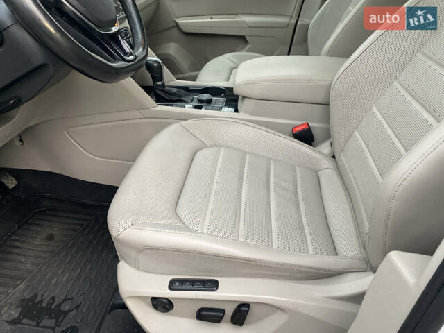 Білий Фольксваген Atlas, об'ємом двигуна 3.6 л та пробігом 114 тис. км за 22280 $, фото 21 на Automoto.ua