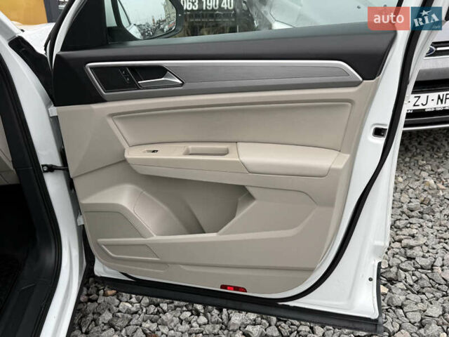 Белый Фольксваген Atlas, объемом двигателя 2 л и пробегом 133 тыс. км за 18200 $, фото 33 на Automoto.ua