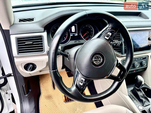Белый Фольксваген Atlas, объемом двигателя 3.6 л и пробегом 142 тыс. км за 25000 $, фото 23 на Automoto.ua