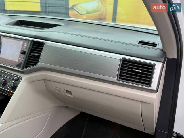 Білий Фольксваген Atlas, об'ємом двигуна 2 л та пробігом 133 тис. км за 17600 $, фото 29 на Automoto.ua