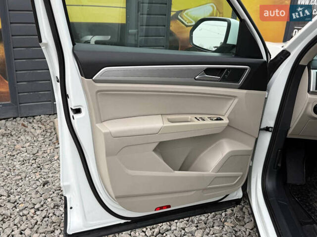 Білий Фольксваген Atlas, об'ємом двигуна 2 л та пробігом 133 тис. км за 17600 $, фото 43 на Automoto.ua