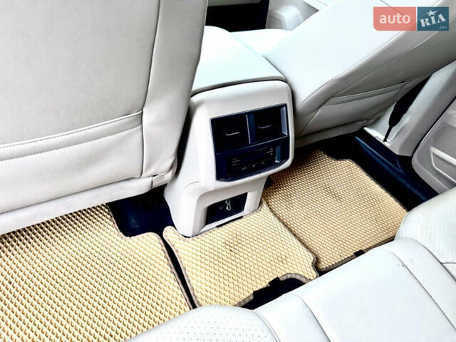 Белый Фольксваген Atlas, объемом двигателя 3.6 л и пробегом 142 тыс. км за 25000 $, фото 17 на Automoto.ua