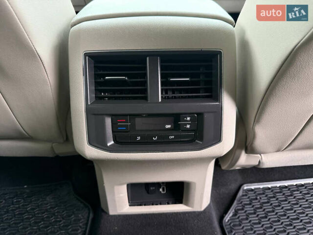 Білий Фольксваген Atlas, об'ємом двигуна 2 л та пробігом 133 тис. км за 17600 $, фото 32 на Automoto.ua