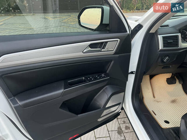 Белый Фольксваген Atlas, объемом двигателя 3.6 л и пробегом 65 тыс. км за 21300 $, фото 13 на Automoto.ua