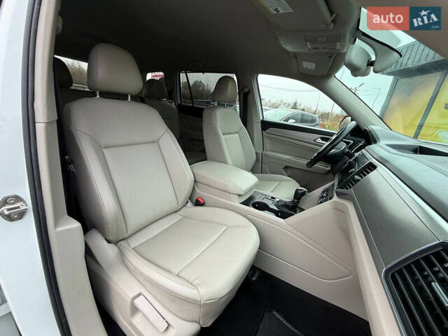 Білий Фольксваген Atlas, об'ємом двигуна 2 л та пробігом 133 тис. км за 17600 $, фото 25 на Automoto.ua