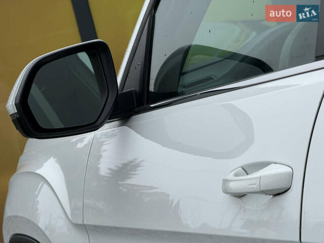 Белый Фольксваген Atlas, объемом двигателя 2 л и пробегом 133 тыс. км за 18200 $, фото 18 на Automoto.ua