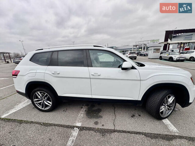 Белый Фольксваген Atlas, объемом двигателя 3.6 л и пробегом 142 тыс. км за 25000 $, фото 5 на Automoto.ua