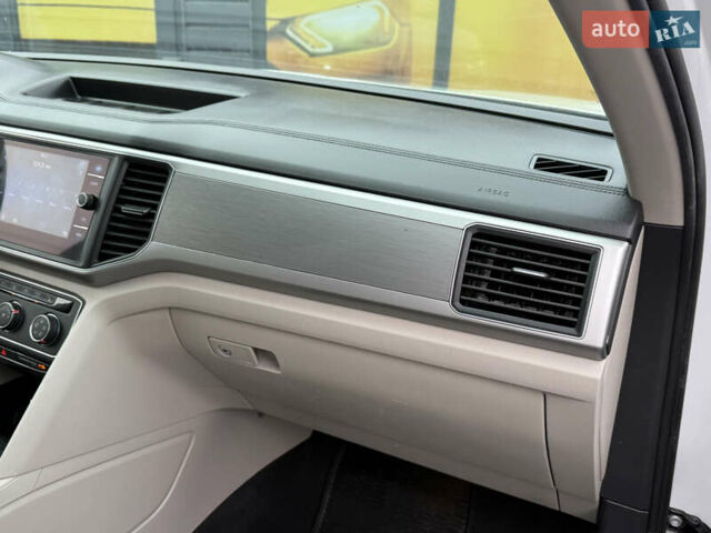 Белый Фольксваген Atlas, объемом двигателя 2 л и пробегом 133 тыс. км за 18200 $, фото 32 на Automoto.ua