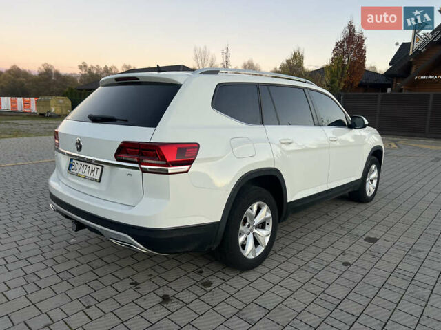 Белый Фольксваген Atlas, объемом двигателя 3.6 л и пробегом 65 тыс. км за 21300 $, фото 4 на Automoto.ua