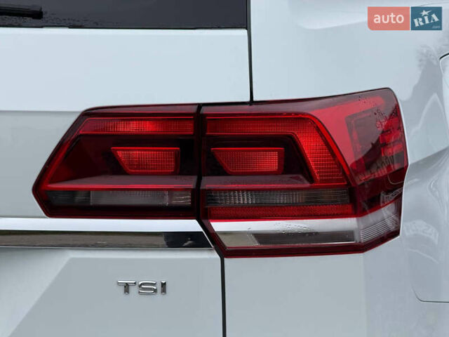 Білий Фольксваген Atlas, об'ємом двигуна 2 л та пробігом 133 тис. км за 17600 $, фото 22 на Automoto.ua