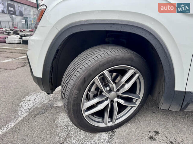 Белый Фольксваген Atlas, объемом двигателя 3.6 л и пробегом 142 тыс. км за 25000 $, фото 7 на Automoto.ua