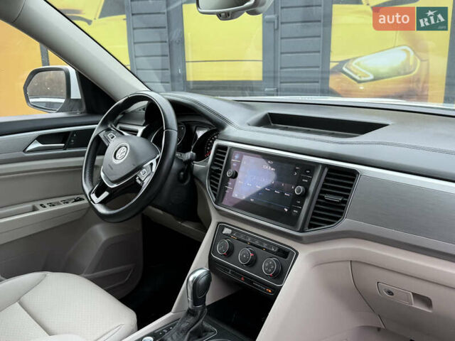 Белый Фольксваген Atlas, объемом двигателя 2 л и пробегом 133 тыс. км за 18200 $, фото 31 на Automoto.ua