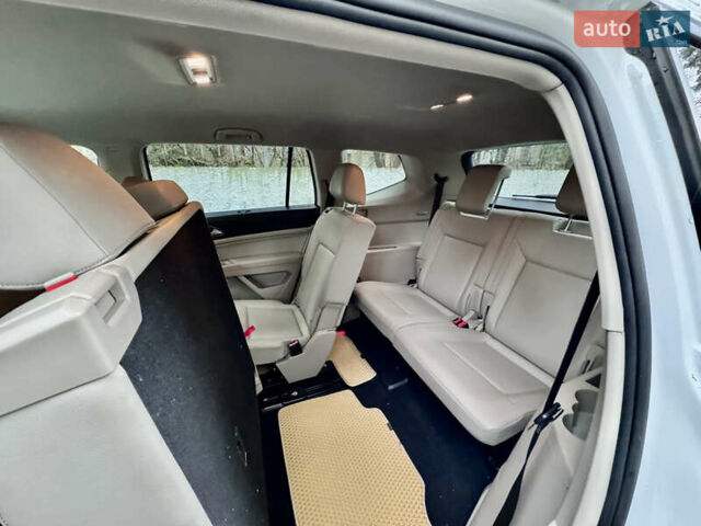 Белый Фольксваген Atlas, объемом двигателя 3.6 л и пробегом 142 тыс. км за 25000 $, фото 10 на Automoto.ua