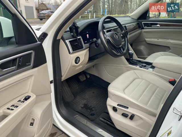 Білий Фольксваген Atlas, об'ємом двигуна 3.6 л та пробігом 114 тис. км за 22280 $, фото 20 на Automoto.ua