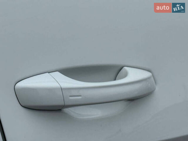 Білий Фольксваген Atlas, об'ємом двигуна 2 л та пробігом 133 тис. км за 17600 $, фото 20 на Automoto.ua