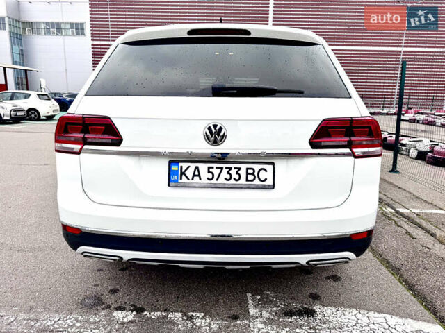 Белый Фольксваген Atlas, объемом двигателя 3.6 л и пробегом 142 тыс. км за 25000 $, фото 4 на Automoto.ua