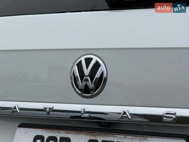 Белый Фольксваген Atlas, объемом двигателя 2 л и пробегом 133 тыс. км за 18200 $, фото 23 на Automoto.ua