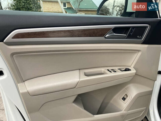 Білий Фольксваген Atlas, об'ємом двигуна 3.6 л та пробігом 114 тис. км за 22280 $, фото 19 на Automoto.ua