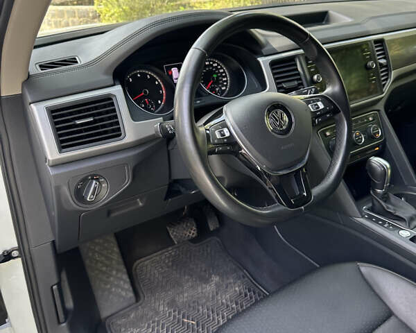 Білий Фольксваген Atlas, об'ємом двигуна 3.6 л та пробігом 118 тис. км за 25600 $, фото 13 на Automoto.ua