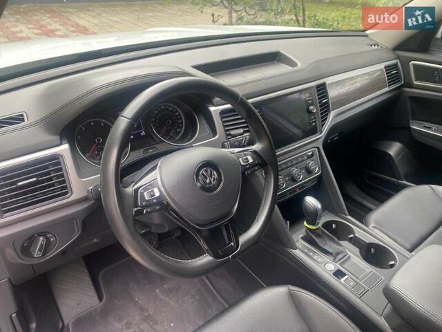 Белый Фольксваген Atlas, объемом двигателя 3.6 л и пробегом 174 тыс. км за 21500 $, фото 12 на Automoto.ua
