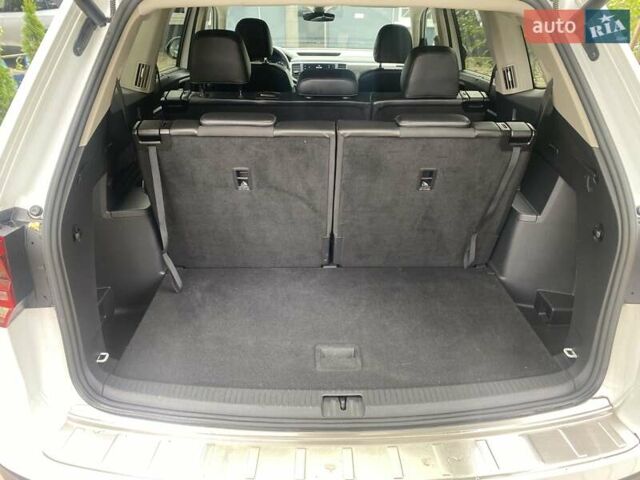 Белый Фольксваген Atlas, объемом двигателя 3.6 л и пробегом 174 тыс. км за 21500 $, фото 23 на Automoto.ua