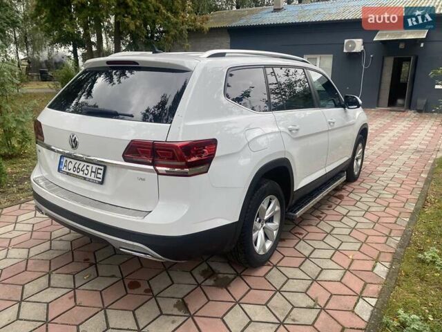 Белый Фольксваген Atlas, объемом двигателя 3.6 л и пробегом 174 тыс. км за 21500 $, фото 6 на Automoto.ua