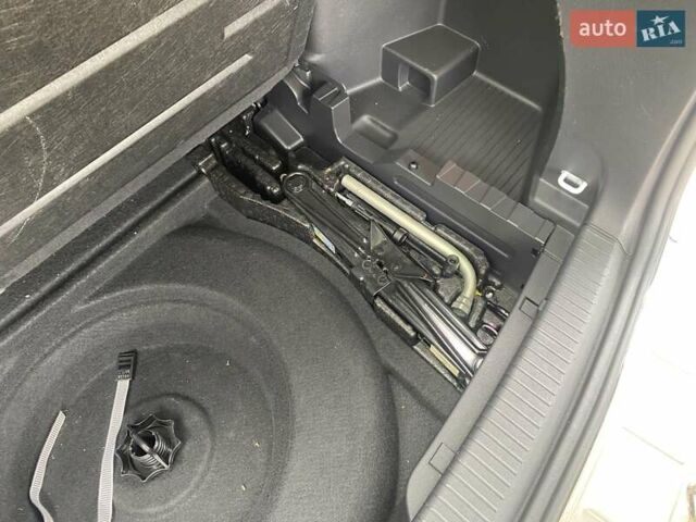 Белый Фольксваген Atlas, объемом двигателя 3.6 л и пробегом 174 тыс. км за 21500 $, фото 24 на Automoto.ua