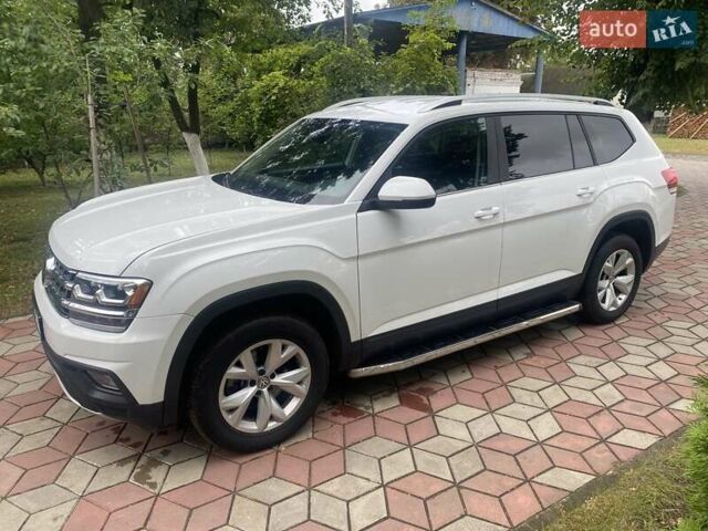 Белый Фольксваген Atlas, объемом двигателя 3.6 л и пробегом 174 тыс. км за 21500 $, фото 3 на Automoto.ua