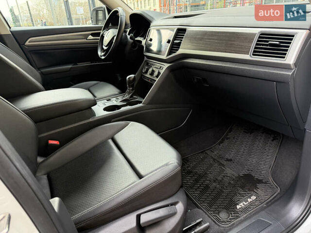 Білий Фольксваген Atlas, об'ємом двигуна 3.6 л та пробігом 78 тис. км за 22555 $, фото 14 на Automoto.ua