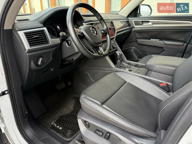 Білий Фольксваген Atlas, об'ємом двигуна 3.6 л та пробігом 78 тис. км за 22555 $, фото 9 на Automoto.ua