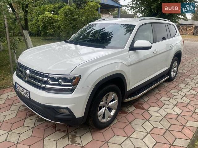 Белый Фольксваген Atlas, объемом двигателя 3.6 л и пробегом 174 тыс. км за 21500 $, фото 2 на Automoto.ua