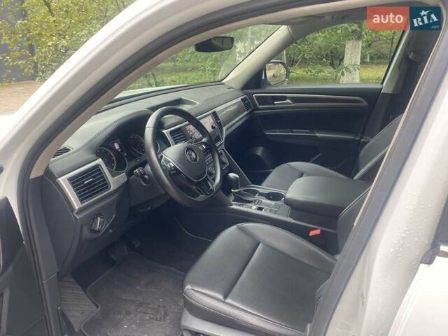 Белый Фольксваген Atlas, объемом двигателя 3.6 л и пробегом 174 тыс. км за 21500 $, фото 9 на Automoto.ua