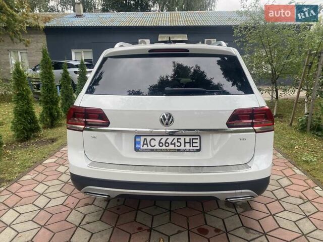 Белый Фольксваген Atlas, объемом двигателя 3.6 л и пробегом 174 тыс. км за 21500 $, фото 5 на Automoto.ua