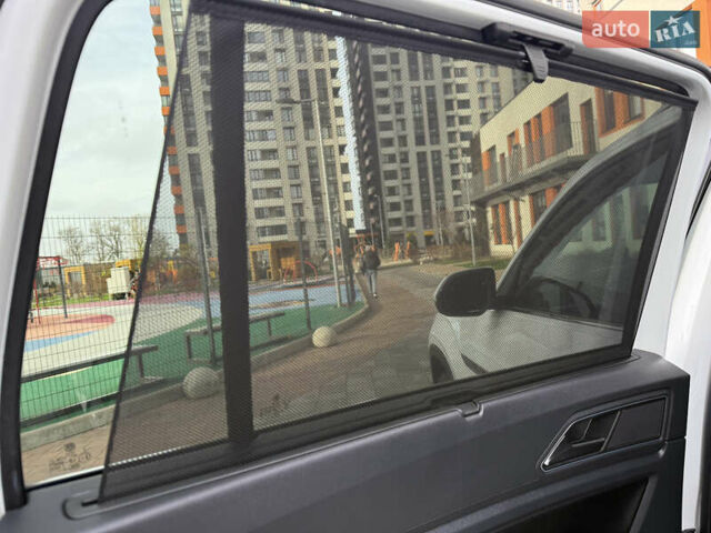 Білий Фольксваген Atlas, об'ємом двигуна 3.6 л та пробігом 78 тис. км за 22555 $, фото 12 на Automoto.ua