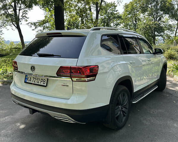 Білий Фольксваген Atlas, об'ємом двигуна 3.6 л та пробігом 118 тис. км за 25600 $, фото 2 на Automoto.ua