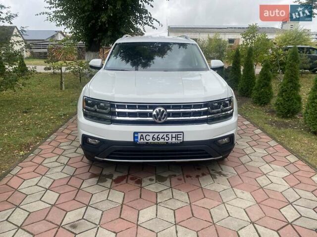 Белый Фольксваген Atlas, объемом двигателя 3.6 л и пробегом 174 тыс. км за 21500 $, фото 1 на Automoto.ua