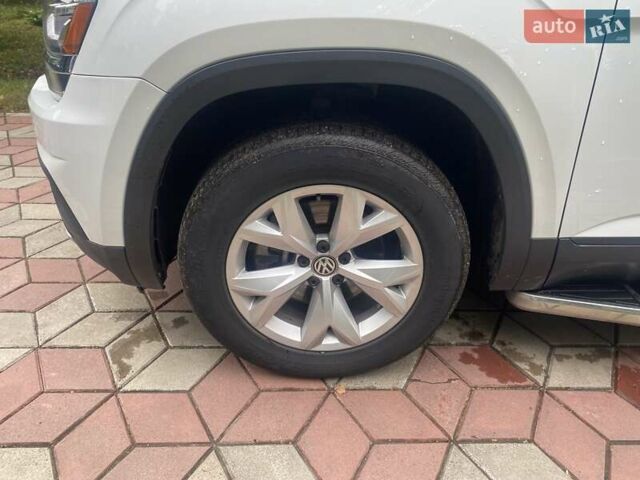 Белый Фольксваген Atlas, объемом двигателя 3.6 л и пробегом 174 тыс. км за 21500 $, фото 28 на Automoto.ua