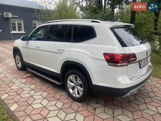 Белый Фольксваген Atlas, объемом двигателя 3.6 л и пробегом 174 тыс. км за 21500 $, фото 4 на Automoto.ua