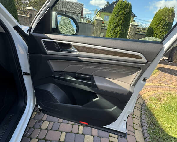 Белый Фольксваген Atlas, объемом двигателя 3.6 л и пробегом 120 тыс. км за 28999 $, фото 16 на Automoto.ua