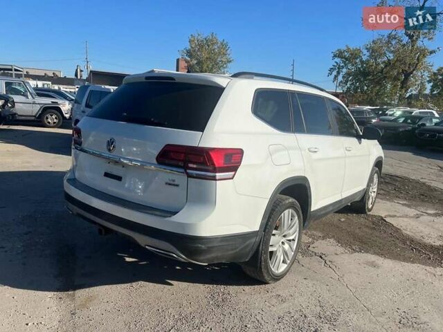 Білий Фольксваген Atlas, об'ємом двигуна 3.6 л та пробігом 173 тис. км за 12500 $, фото 2 на Automoto.ua