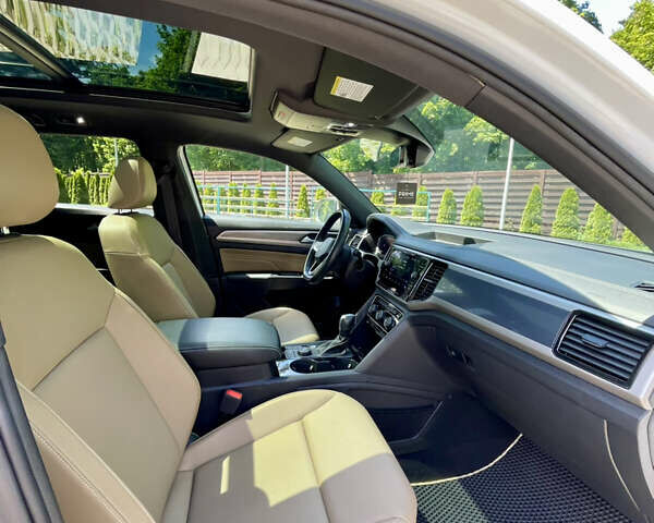 Белый Фольксваген Atlas, объемом двигателя 1.98 л и пробегом 68 тыс. км за 37000 $, фото 17 на Automoto.ua