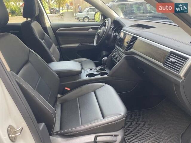 Белый Фольксваген Atlas, объемом двигателя 3.6 л и пробегом 36 тыс. км за 27000 $, фото 5 на Automoto.ua