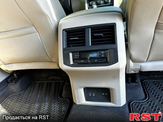 Белый Фольксваген Atlas, объемом двигателя 3.6 л и пробегом 70 тыс. км за 27500 $, фото 11 на Automoto.ua